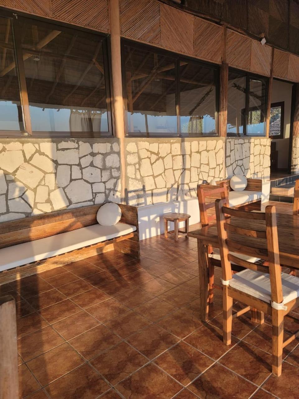 Shangri-La Lodge Ambatomilo Exteriér fotografie